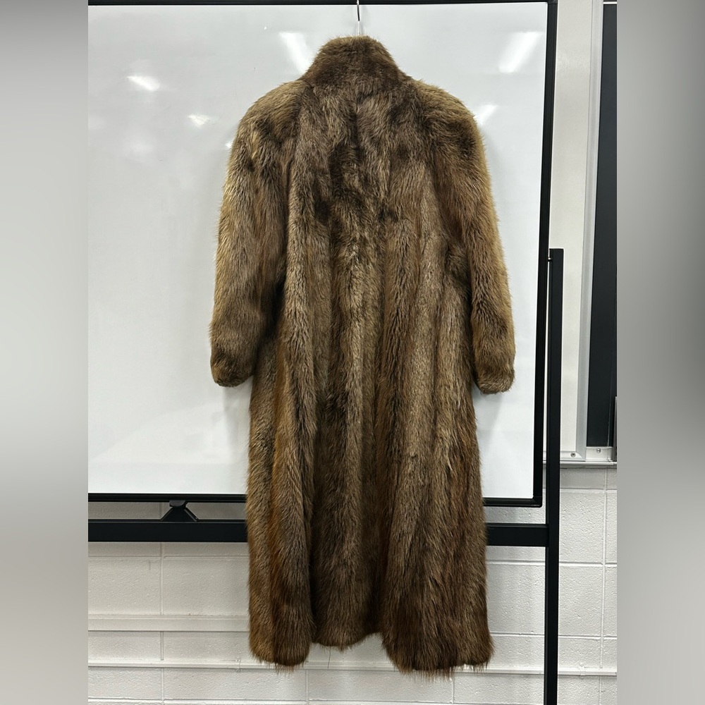 Elegant Dion Furs Real Beaver Fur Coat - Picture 2 of 11